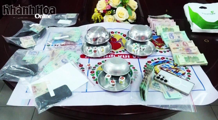 Công an Khánh Hòa triệt phá sòng bầu cua ở xã Diên Khánh, thu giữ gần 500 triệu đồng